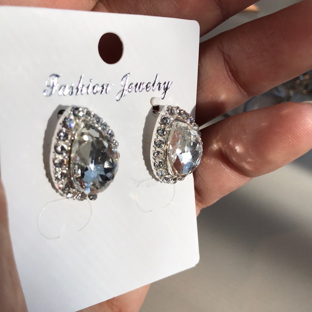 NEW!💙💎VERY CUTE BLING! EARRINGS💎💙TEARDROP PEAR - Picture 3 of 3